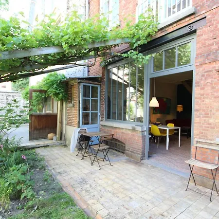 Guest house La Maison Du Fond Du Jardin